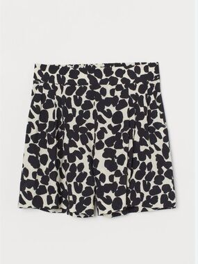H&M - Animal Print Shorts - Women - 14